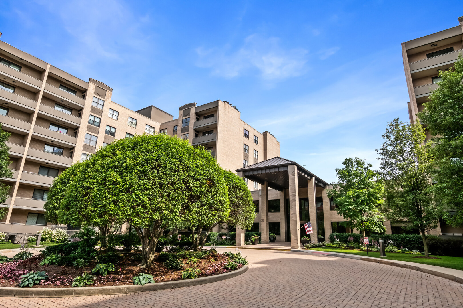 4545 W Touhy Avenue 325w Property Photo 1