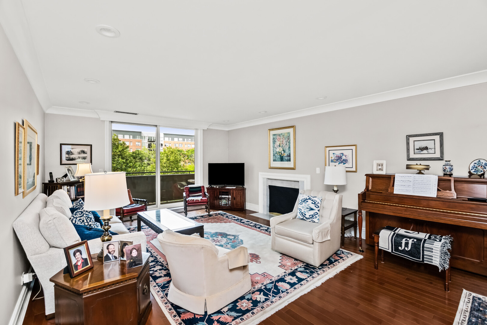 4545 W Touhy Avenue 325w Property Photo 3
