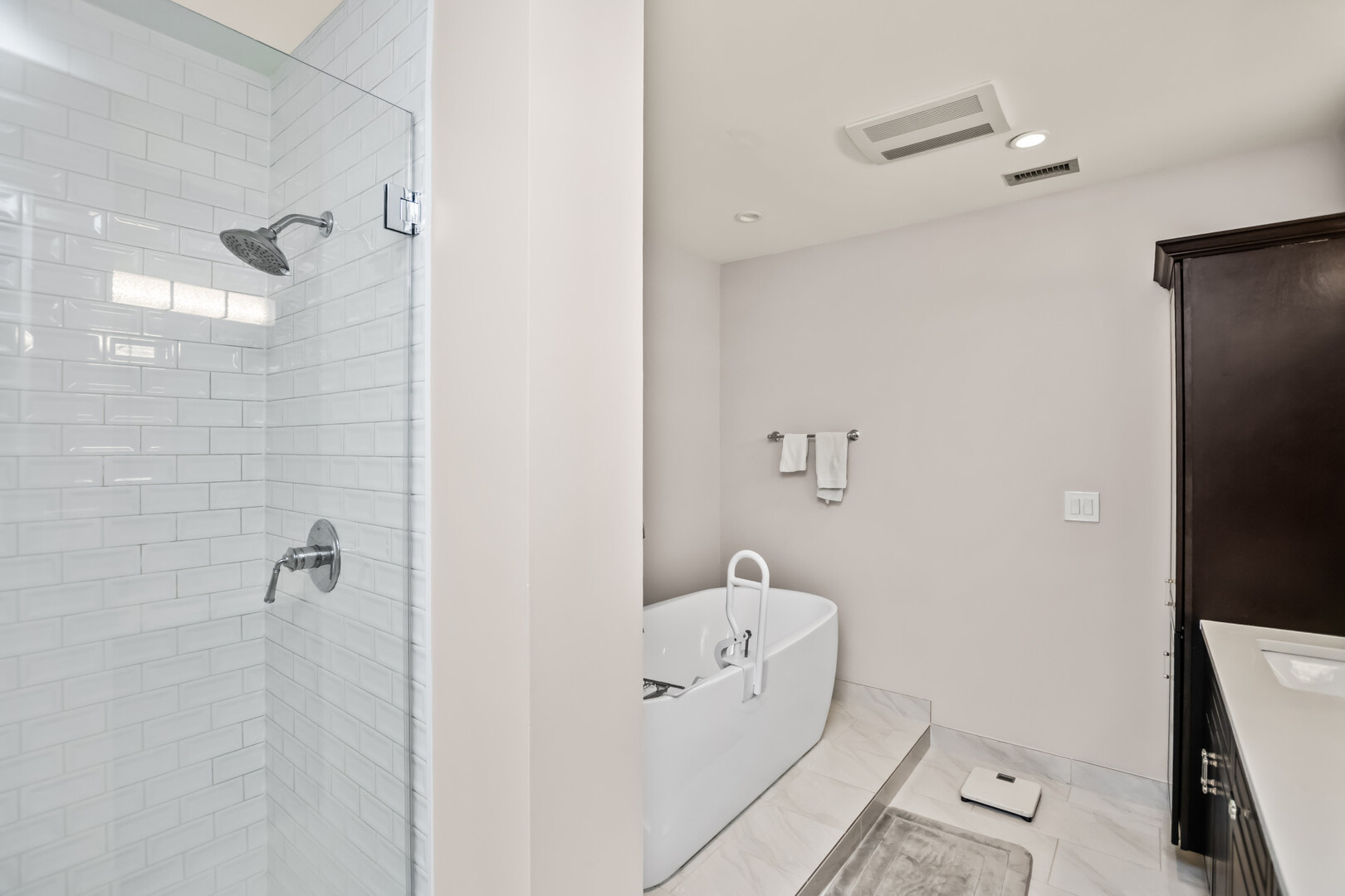 4545 W Touhy Avenue 325w Property Photo 12