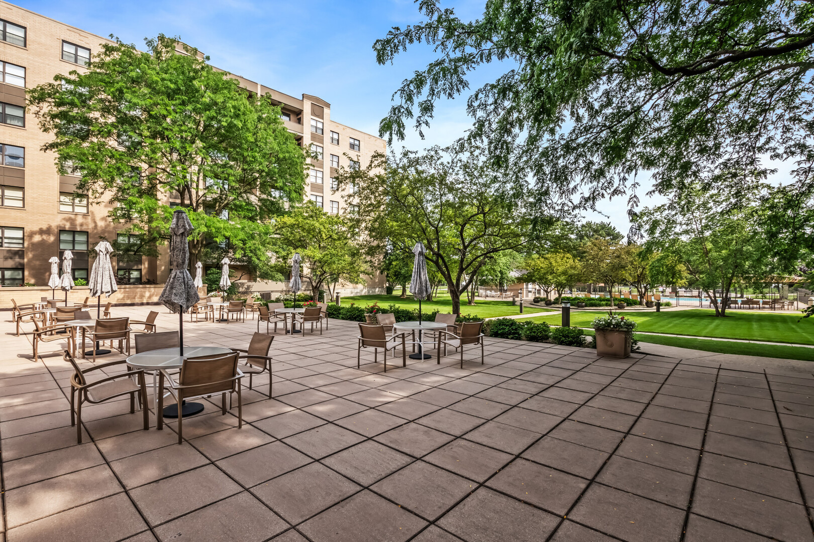 4545 W Touhy Avenue 325w Property Photo 17