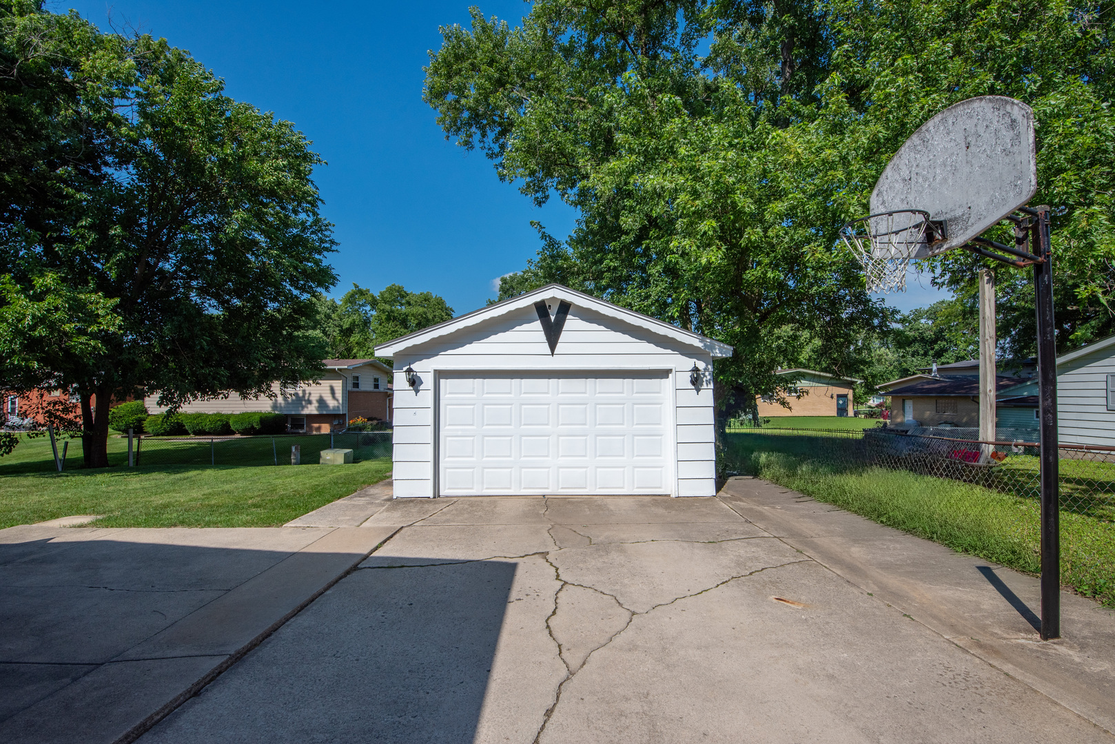 327 W Holly Court Property Photo 4