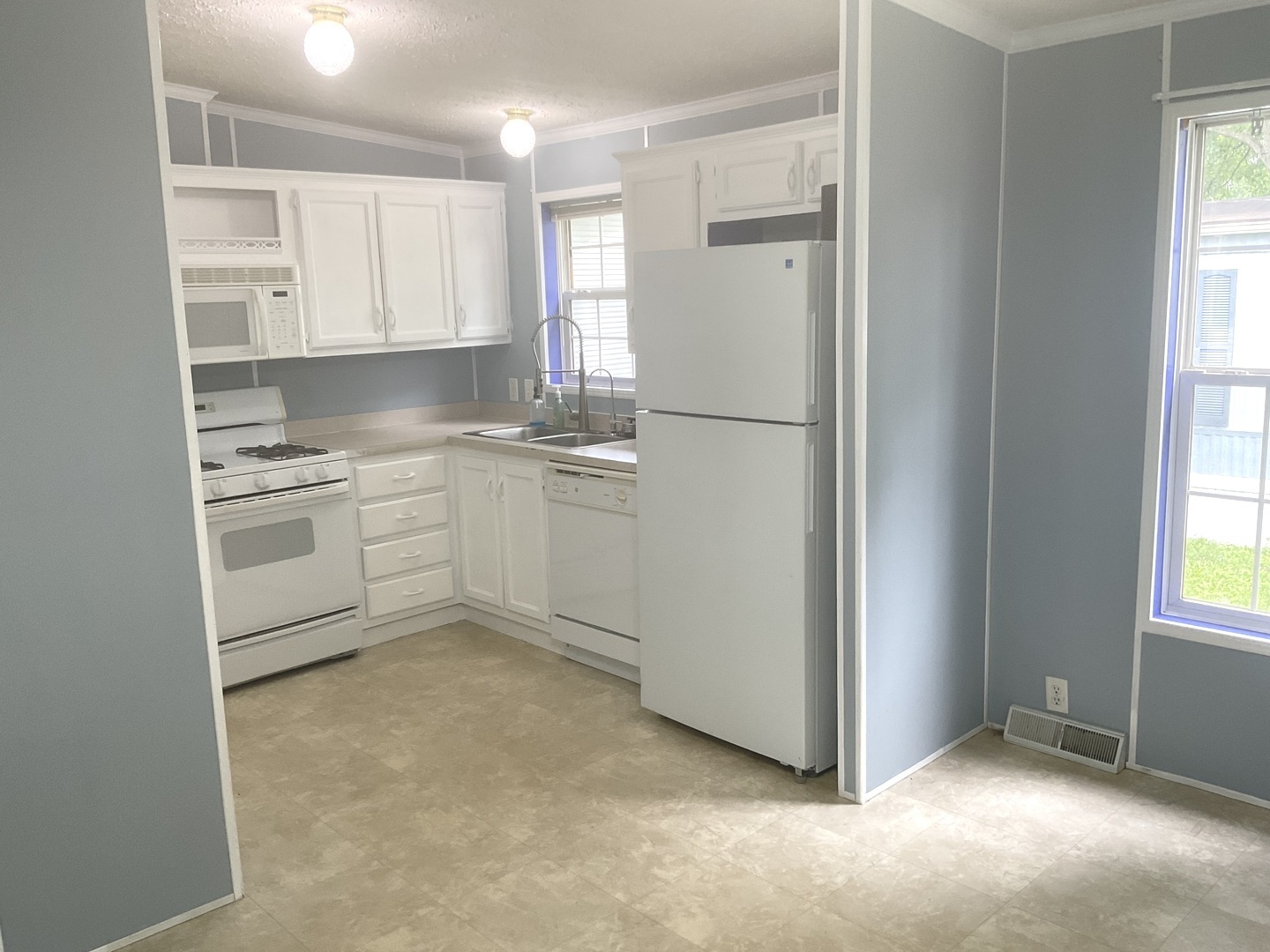 406 Spruce Drive Property Photo 3