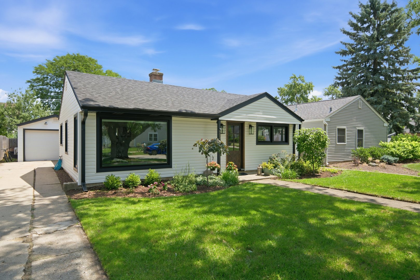 905 N Douglas Avenue Property Photo 2