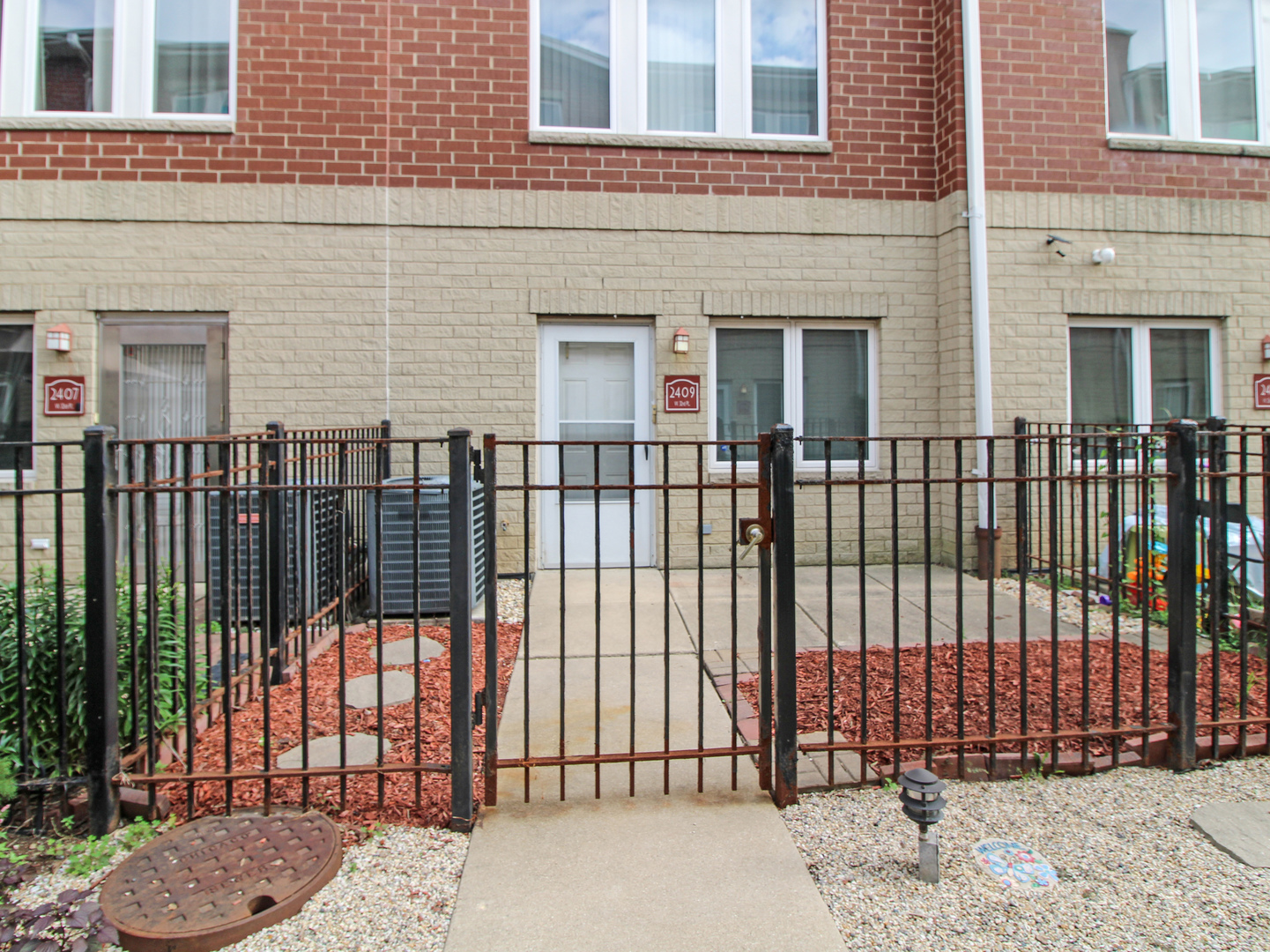 2409 W 32nd Place Property Photo 1