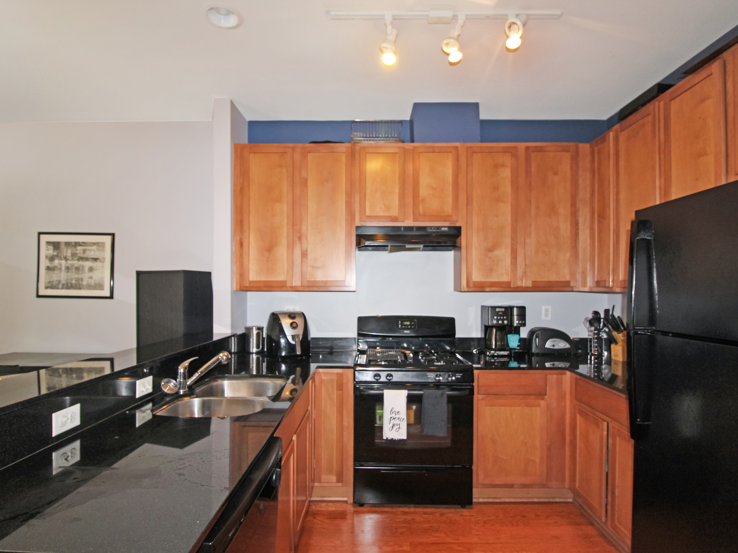 2409 W 32nd Place Property Photo 2