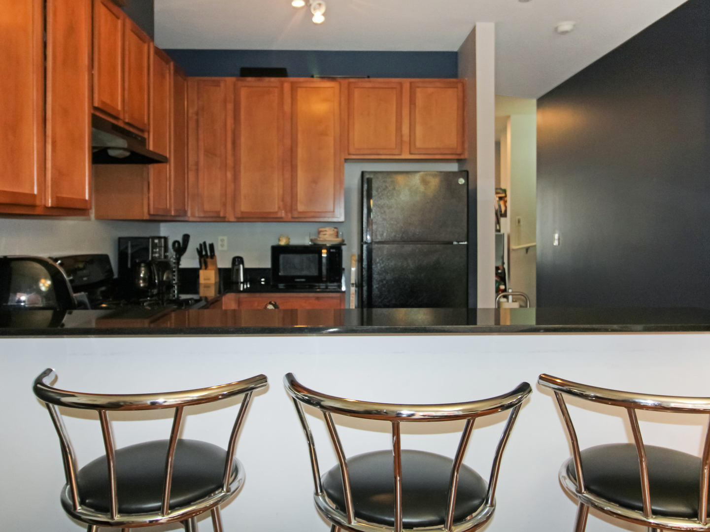 2409 W 32nd Place Property Photo 3
