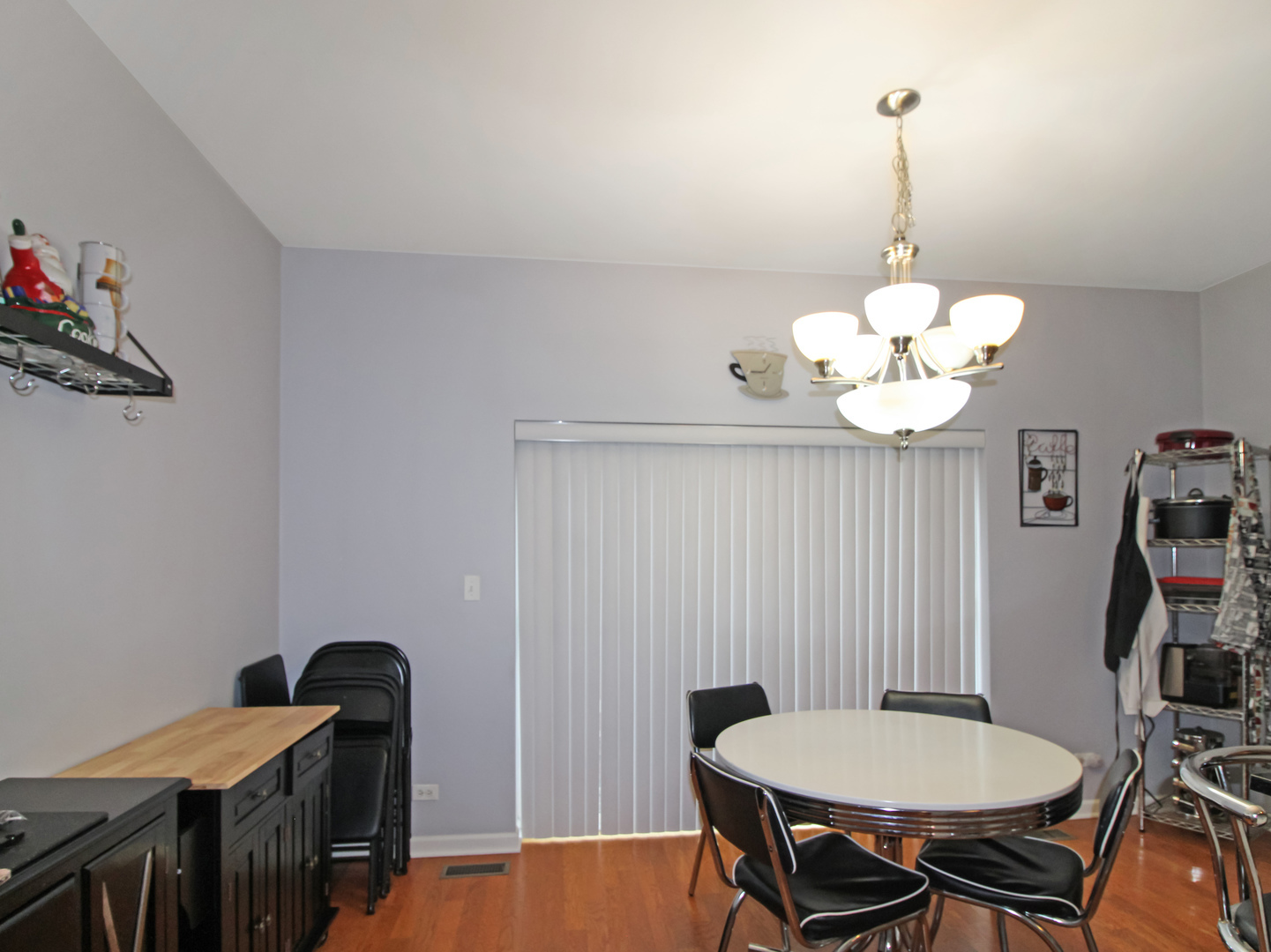 2409 W 32nd Place Property Photo 5