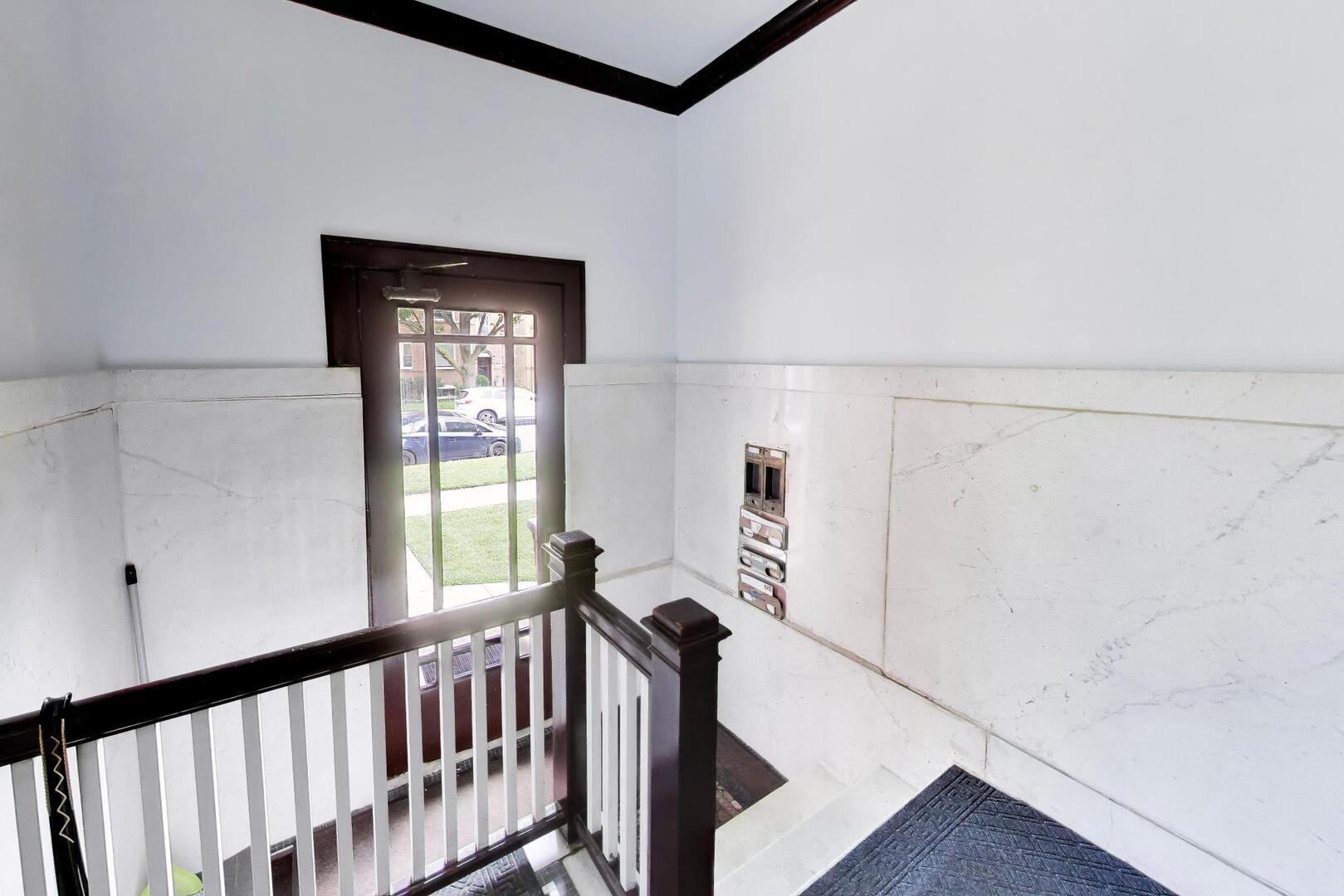 6718 N Campbell Avenue Property Photo 7