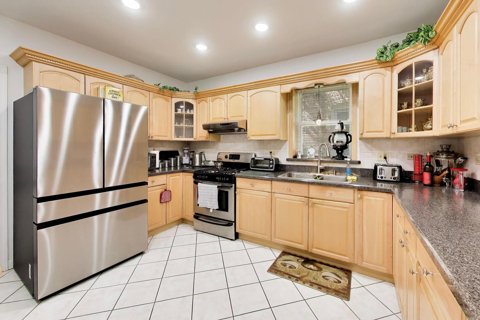 6718 N Campbell Avenue Property Photo 14