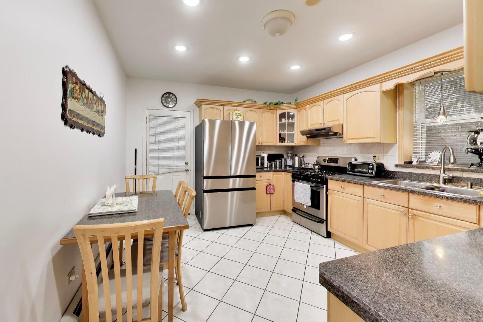 6718 N Campbell Avenue Property Photo 15