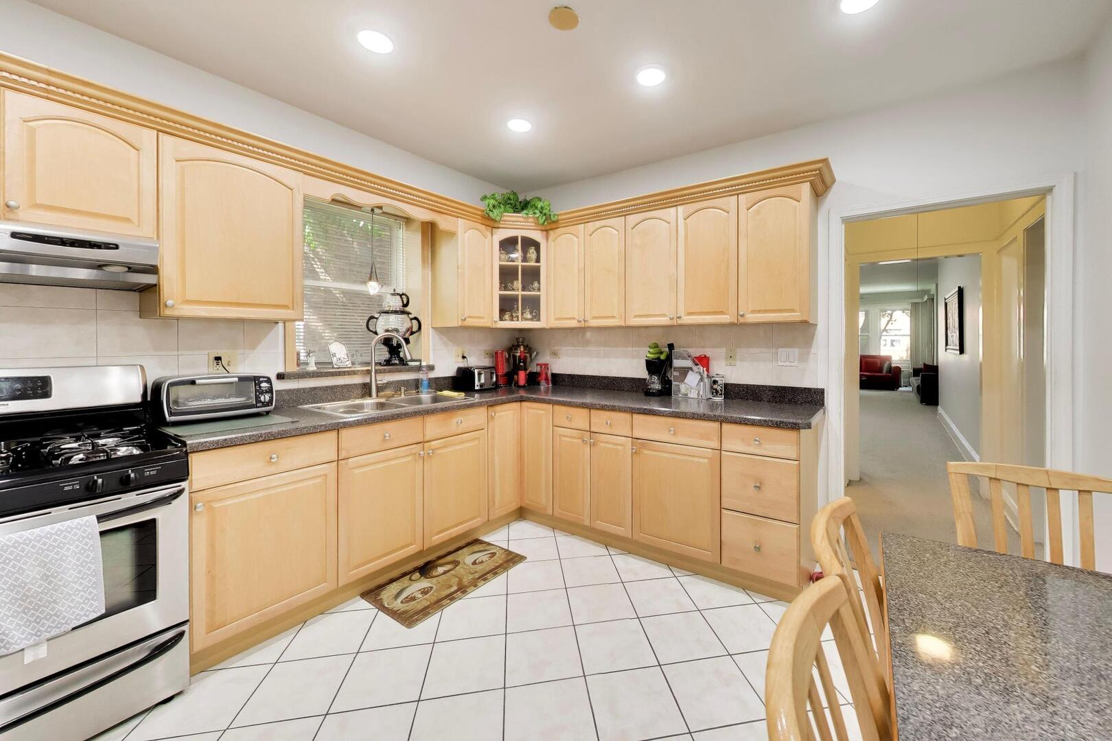 6718 N Campbell Avenue Property Photo 16