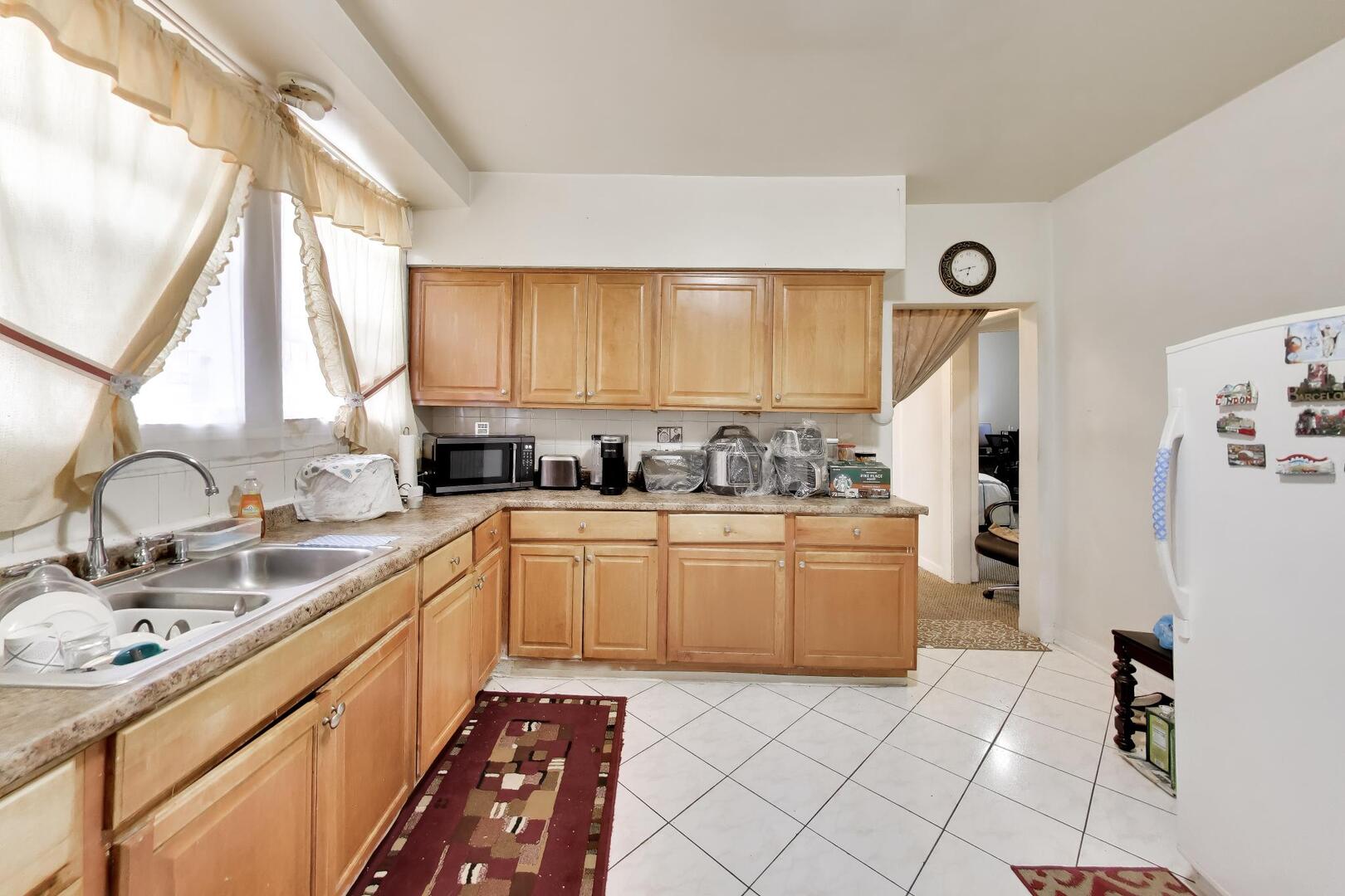 6718 N Campbell Avenue Property Photo 32