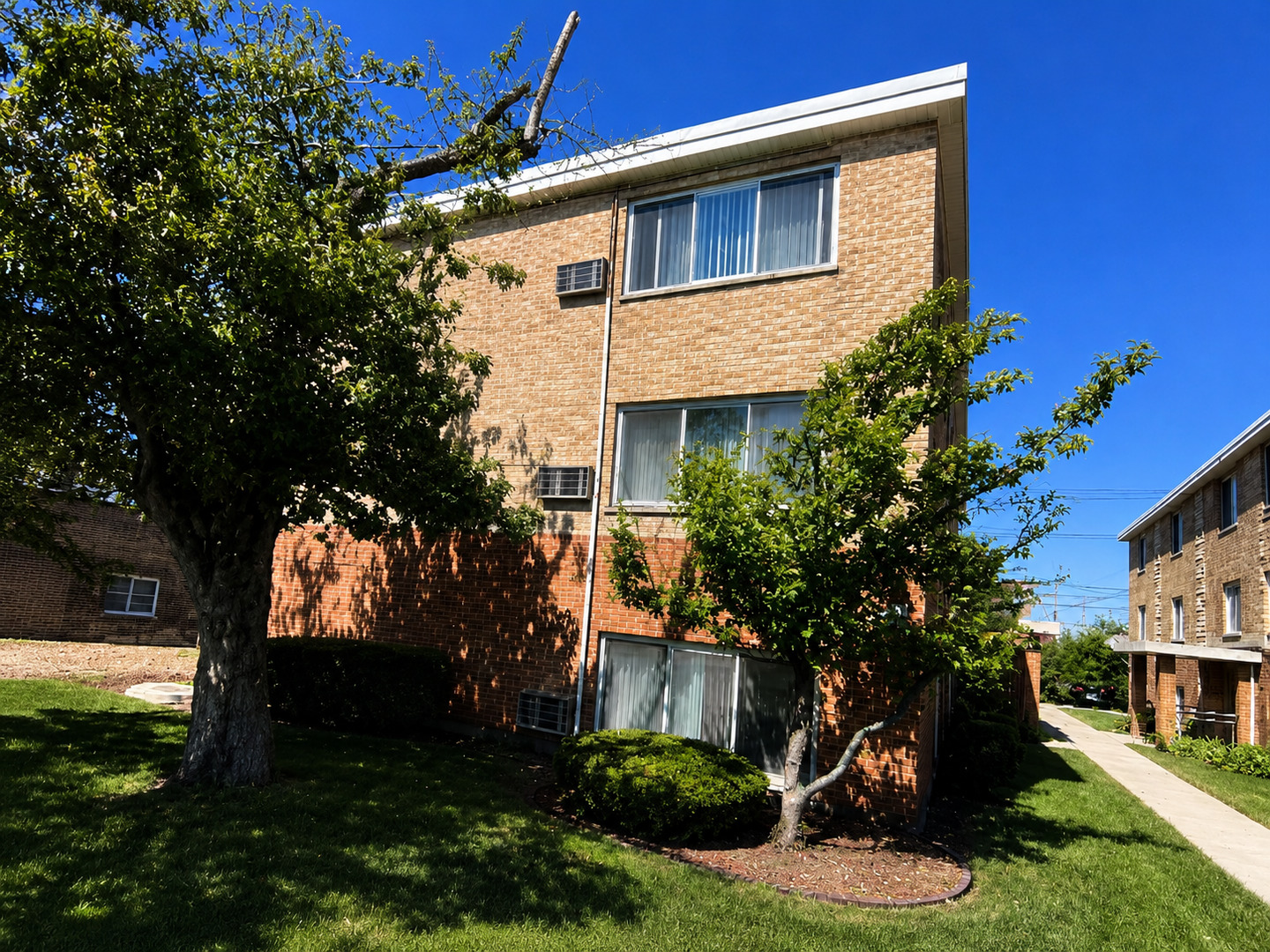 5586 S Archer Avenue 2c Property Photo 1