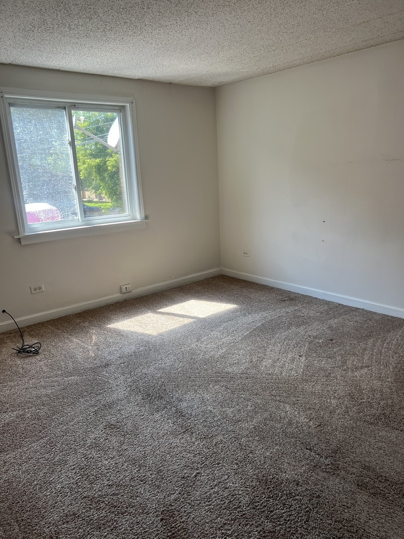 5586 S Archer Avenue 2c Property Photo 5
