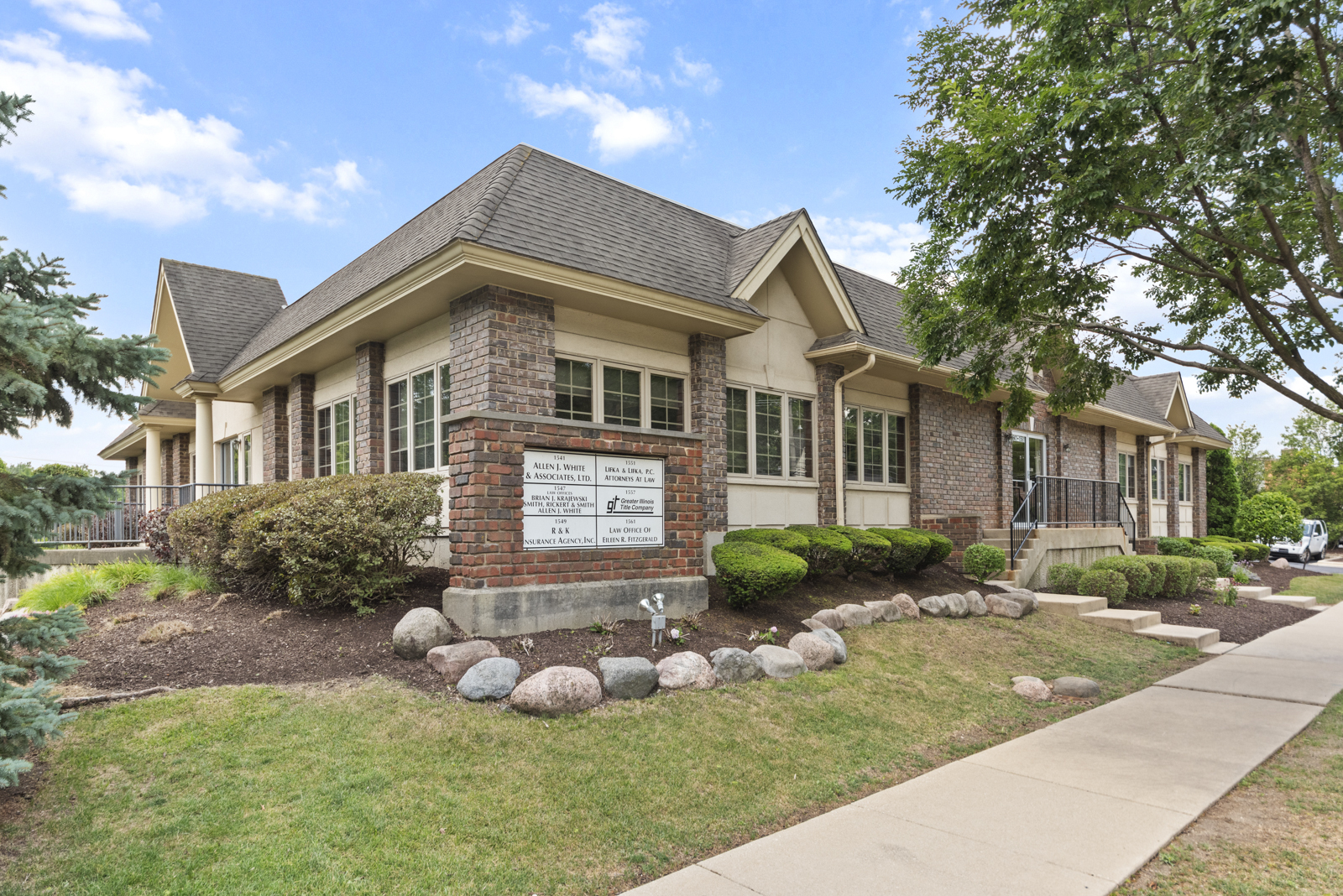 1557 Warren Avenue Property Photo 1