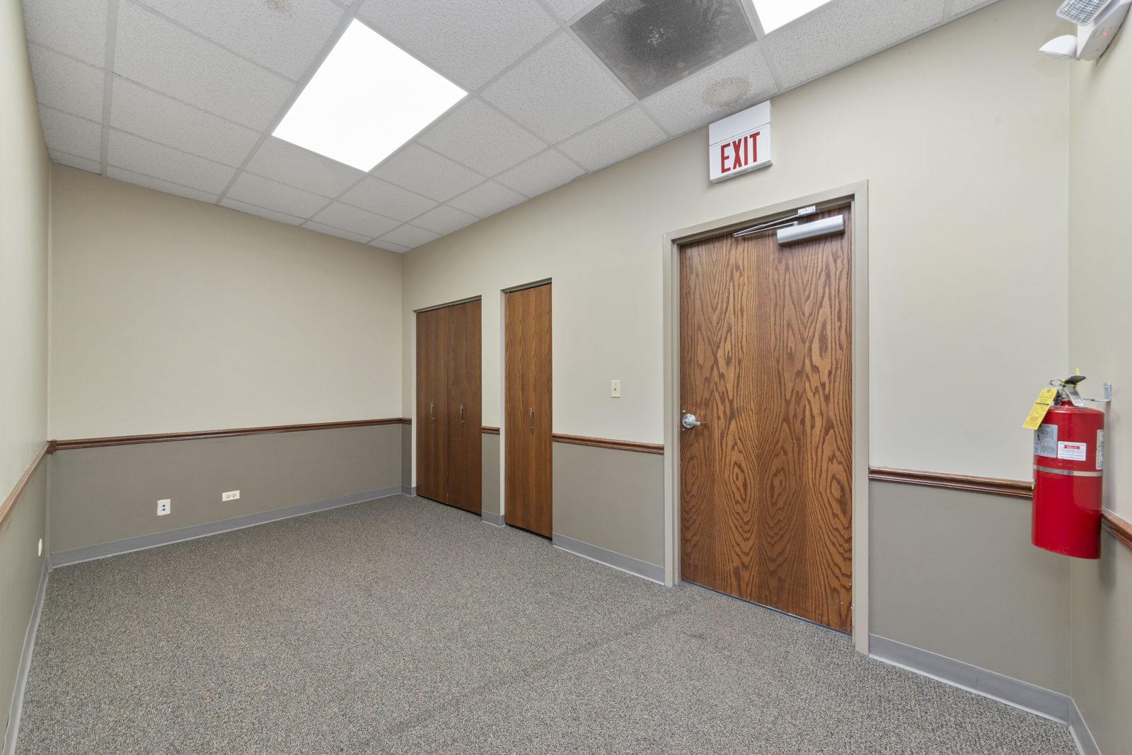 1557 Warren Avenue Property Photo 3