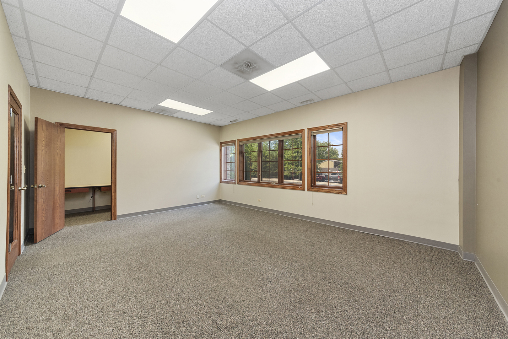 1557 Warren Avenue Property Photo 4