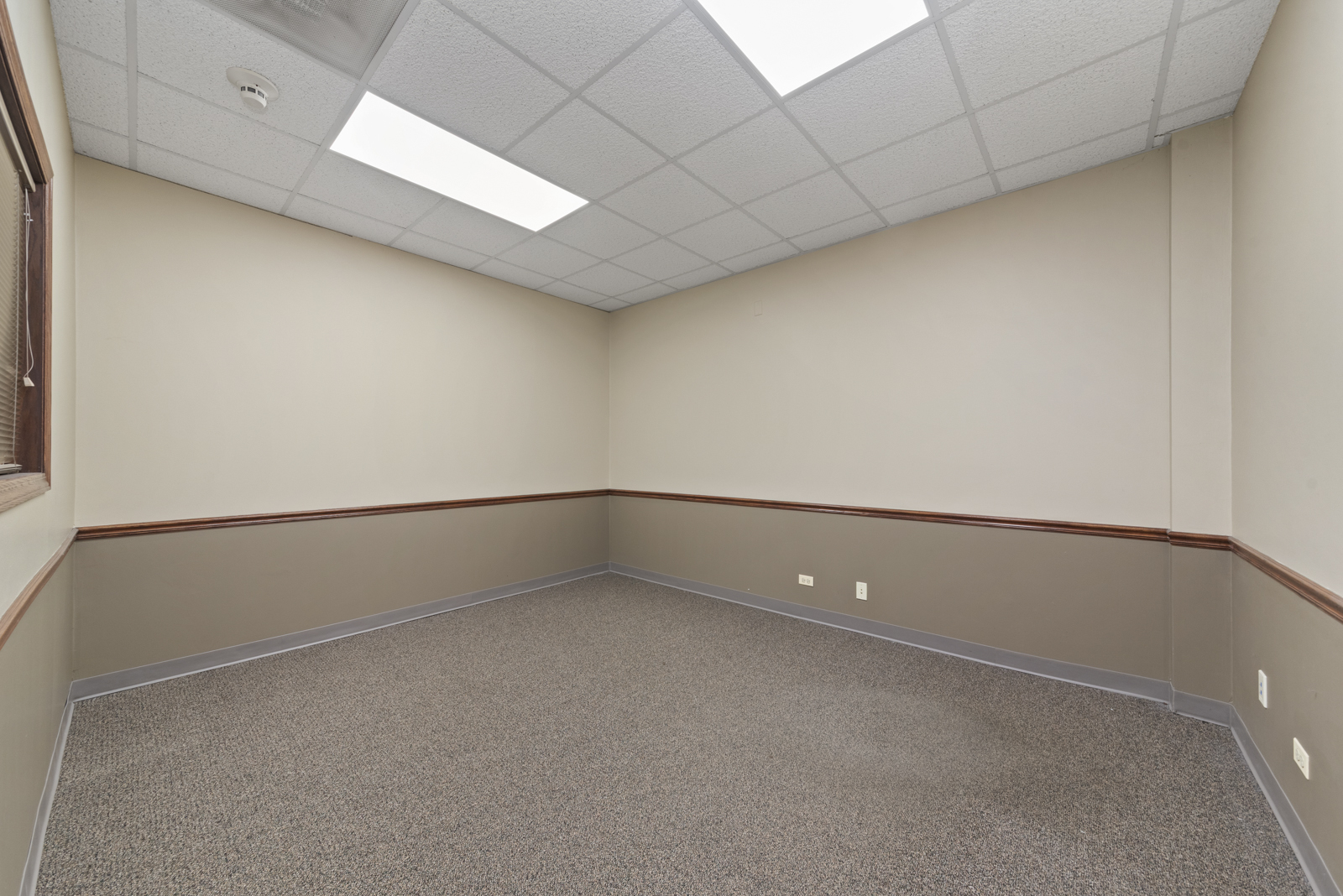 1557 Warren Avenue Property Photo 6