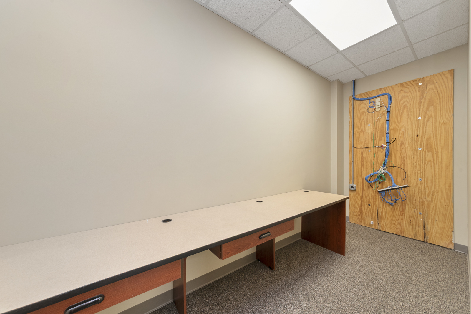 1557 Warren Avenue Property Photo 8
