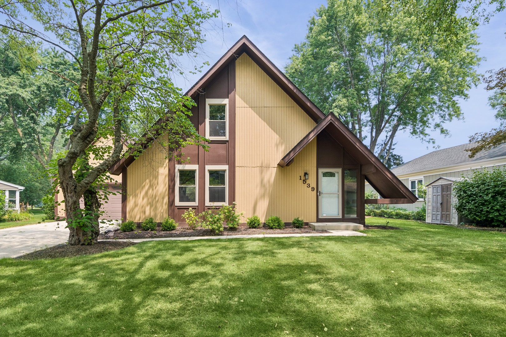 1539 Foxhill Road Property Photo 1