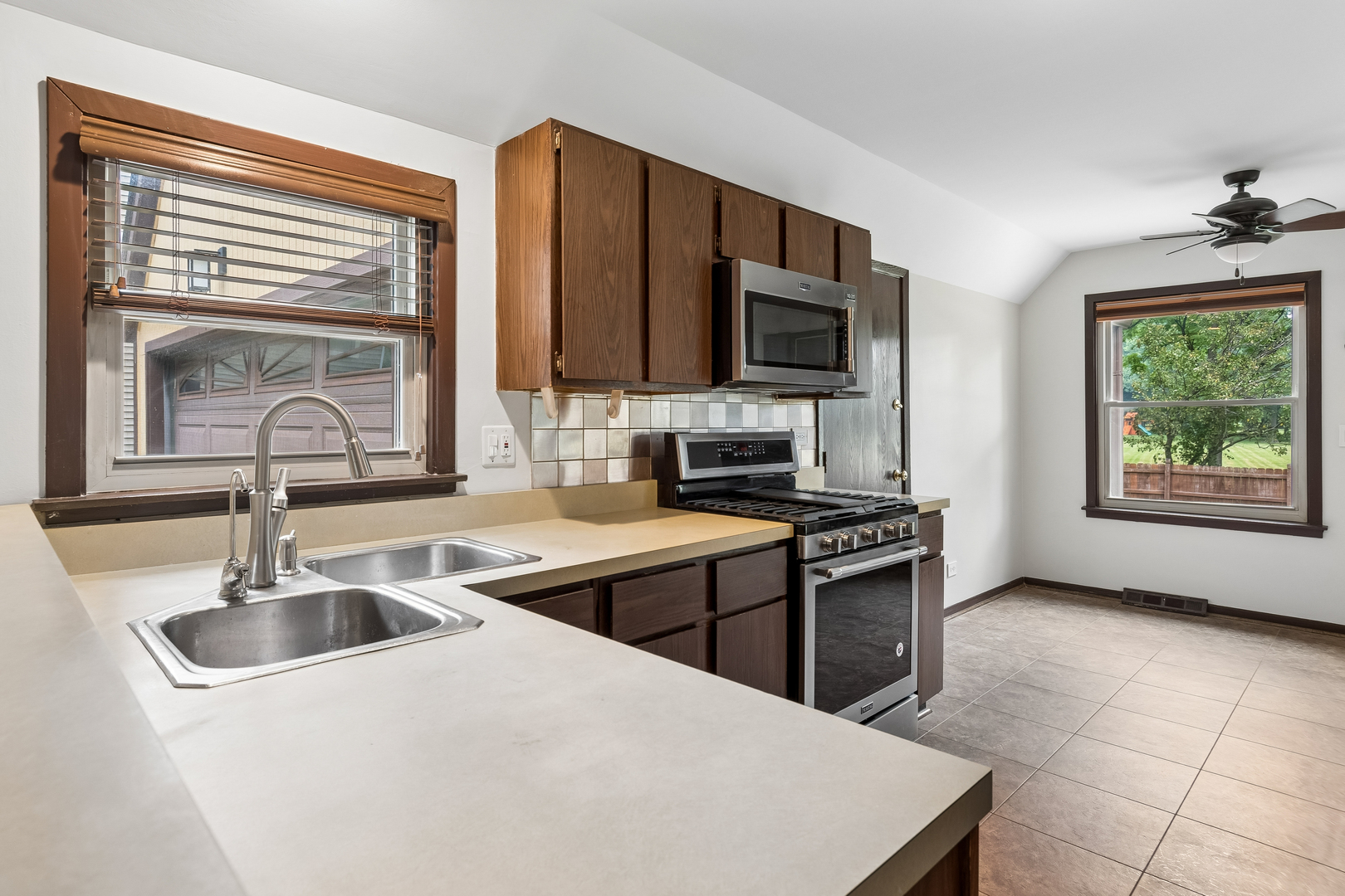 1539 Foxhill Road Property Photo 11
