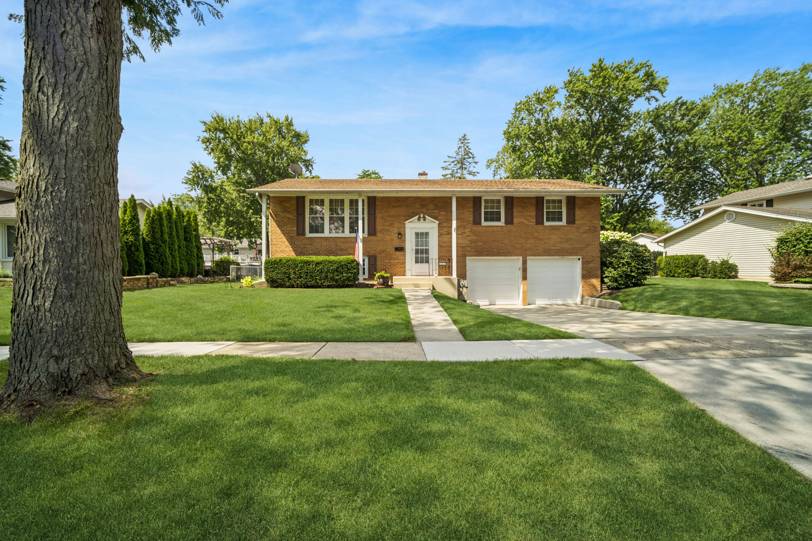 1305 E Sanborn Drive Property Photo 1