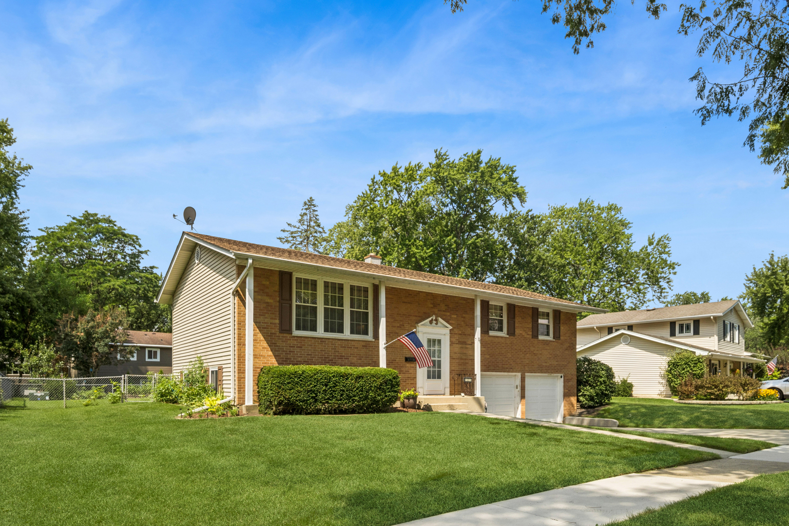 1305 E Sanborn Drive Property Photo 2