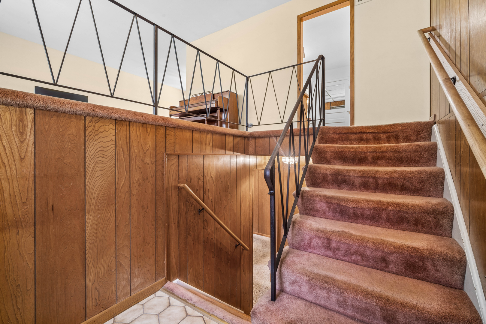 1305 E Sanborn Drive Property Photo 3