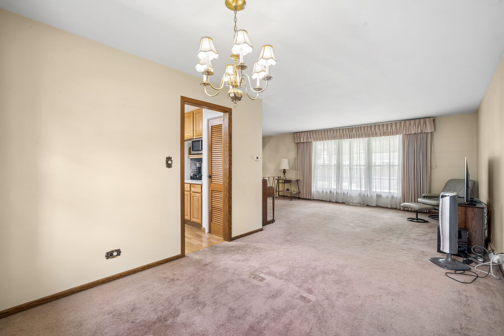 1305 E Sanborn Drive Property Photo 9