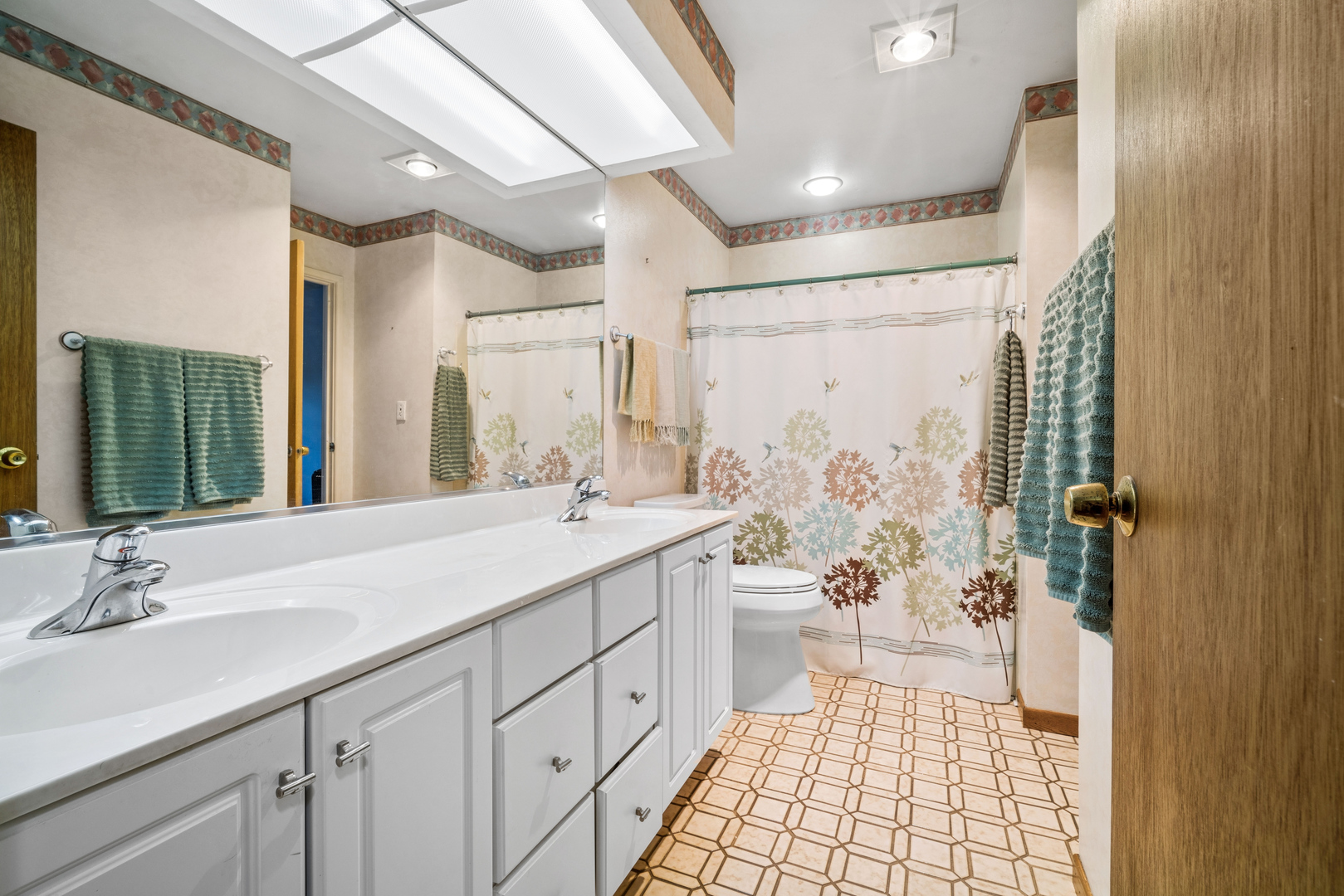 1305 E Sanborn Drive Property Photo 16