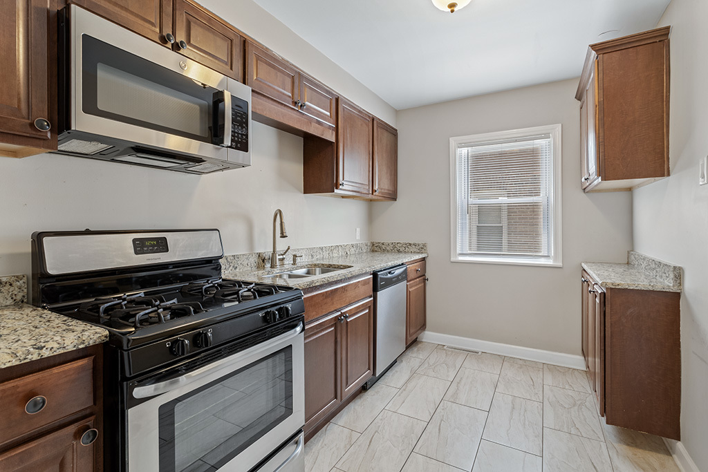 9121 S Utica Avenue Property Photo 7