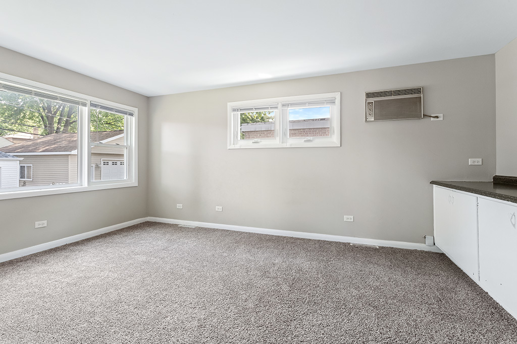 9121 S Utica Avenue Property Photo 11