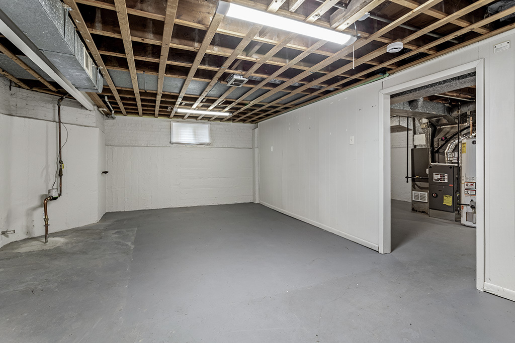 9121 S Utica Avenue Property Photo 16