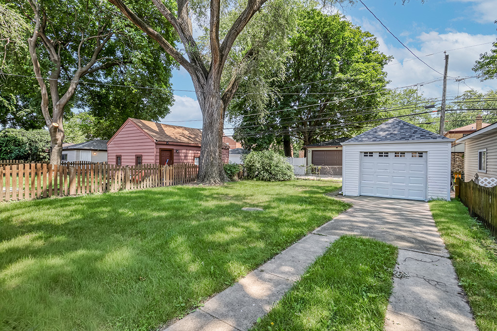 9121 S Utica Avenue Property Photo 18