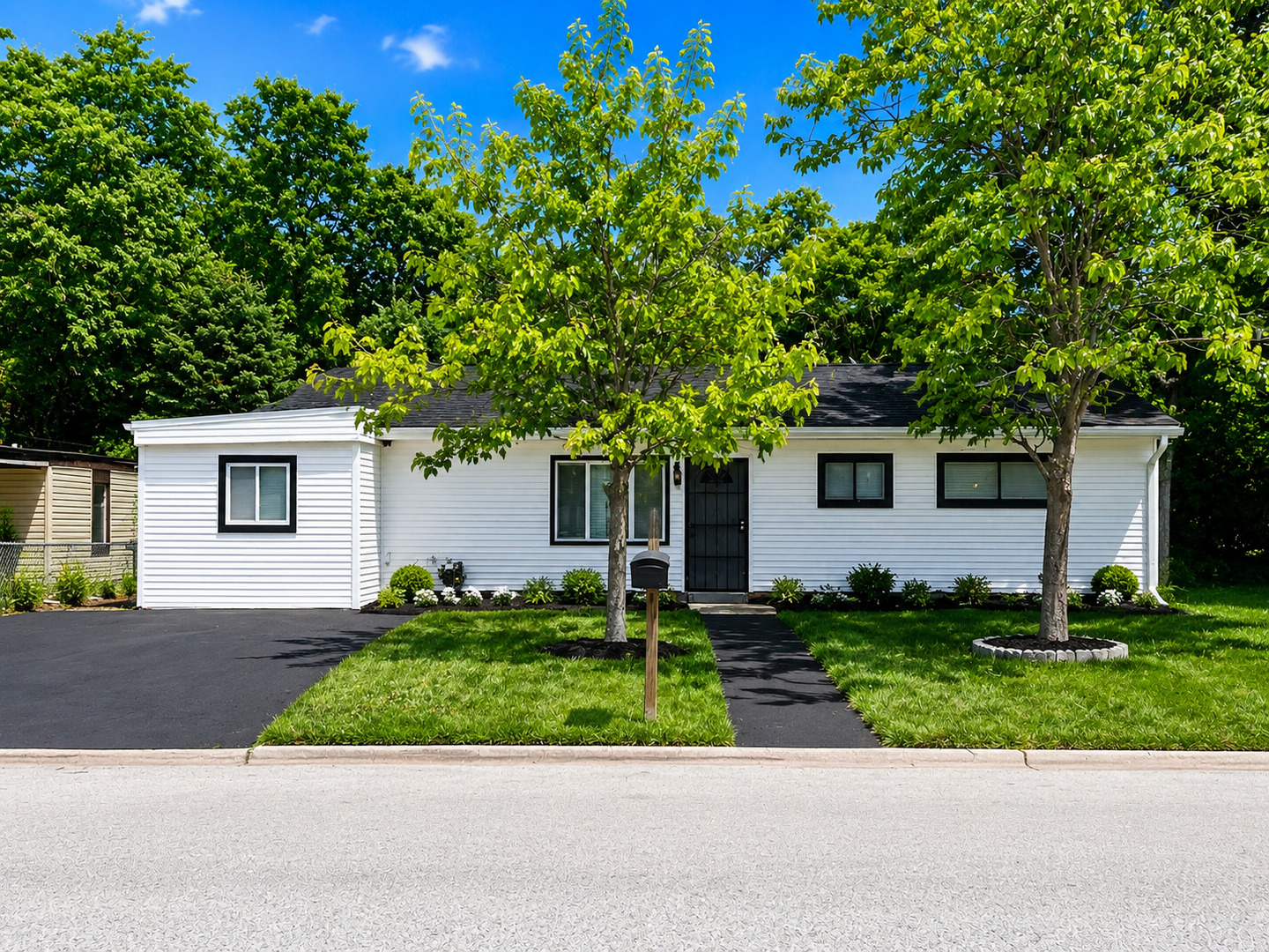 16225 Central Park Avenue Property Photo 1