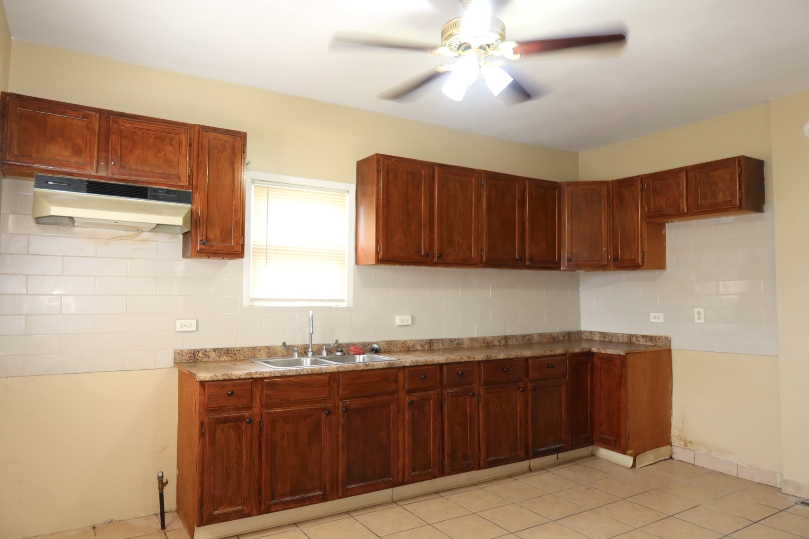 13223 S Buffalo Avenue Property Photo 2