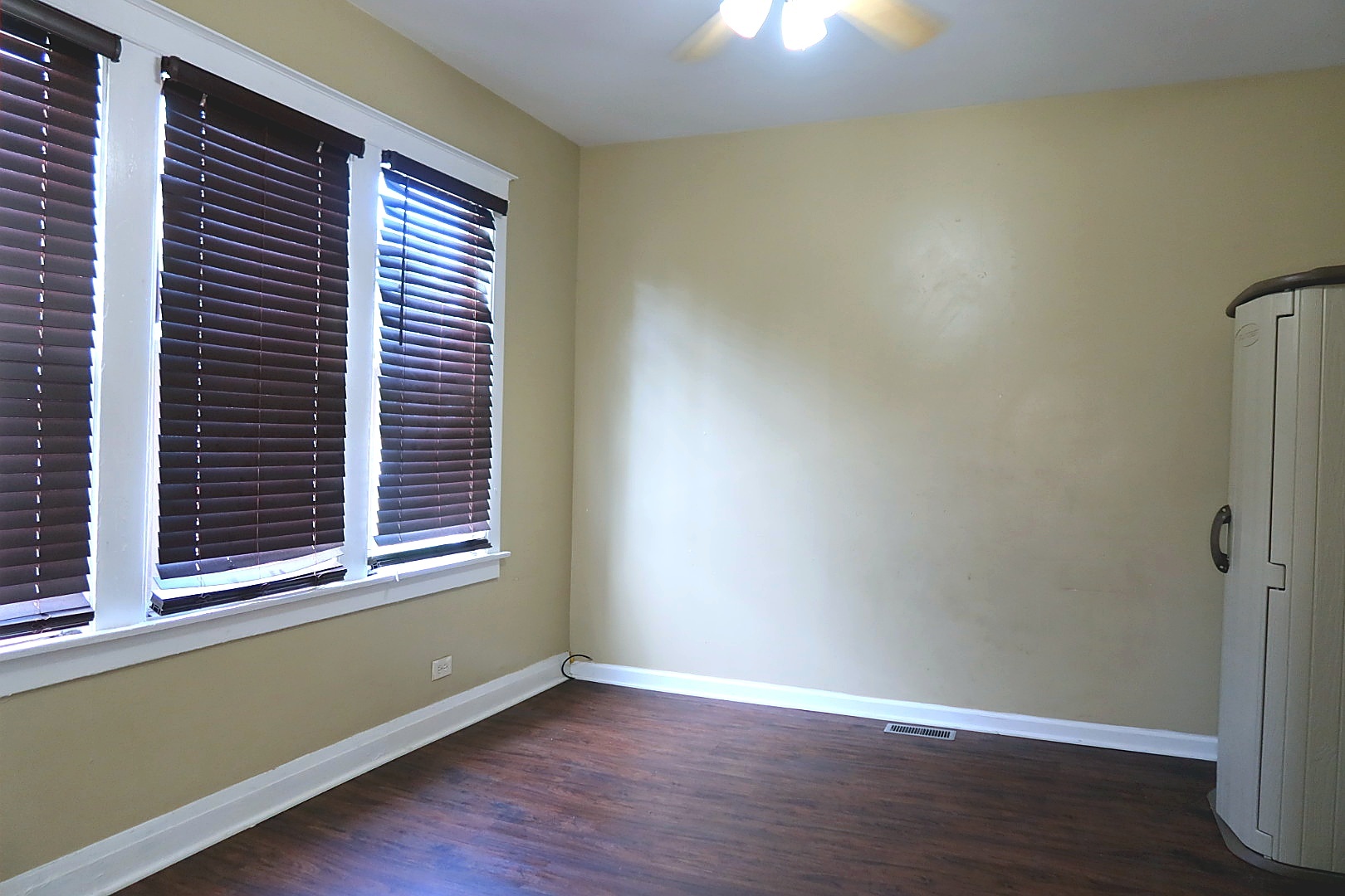 13223 S Buffalo Avenue Property Photo 5