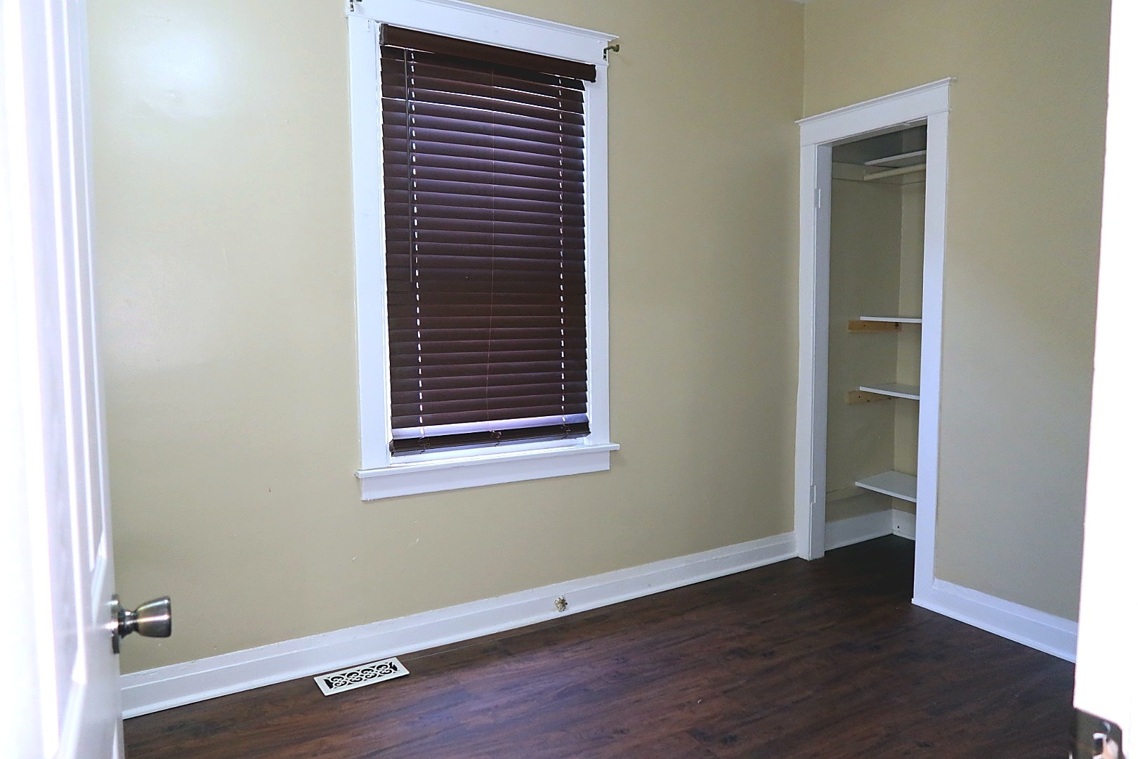 13223 S Buffalo Avenue Property Photo 6