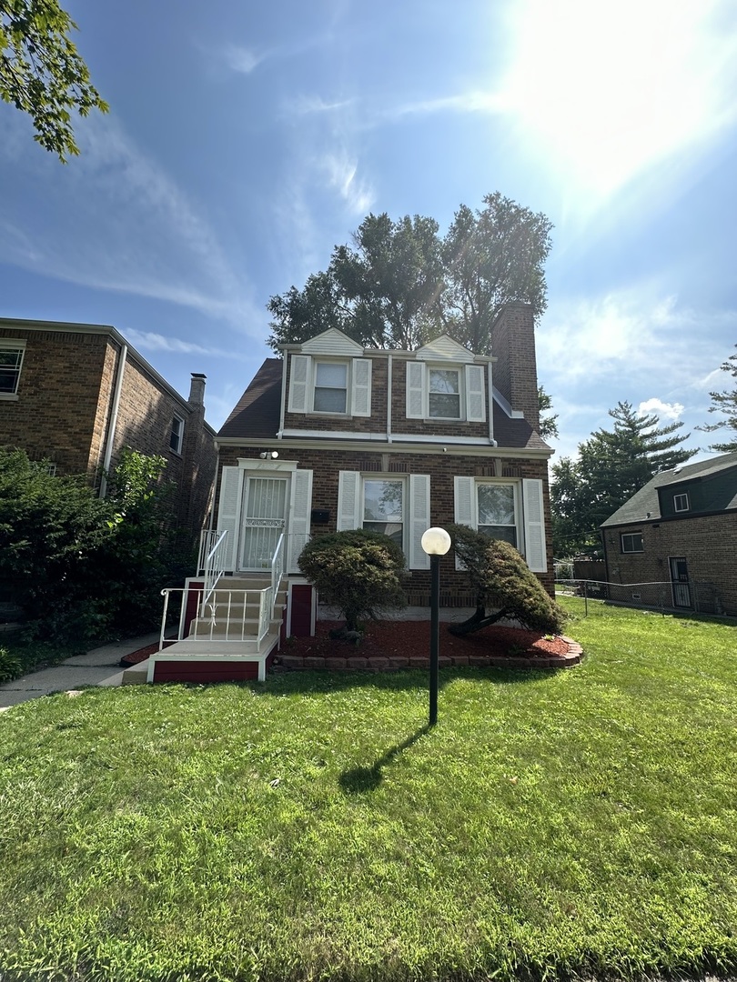 8209 S Prairie Avenue Property Photo 1