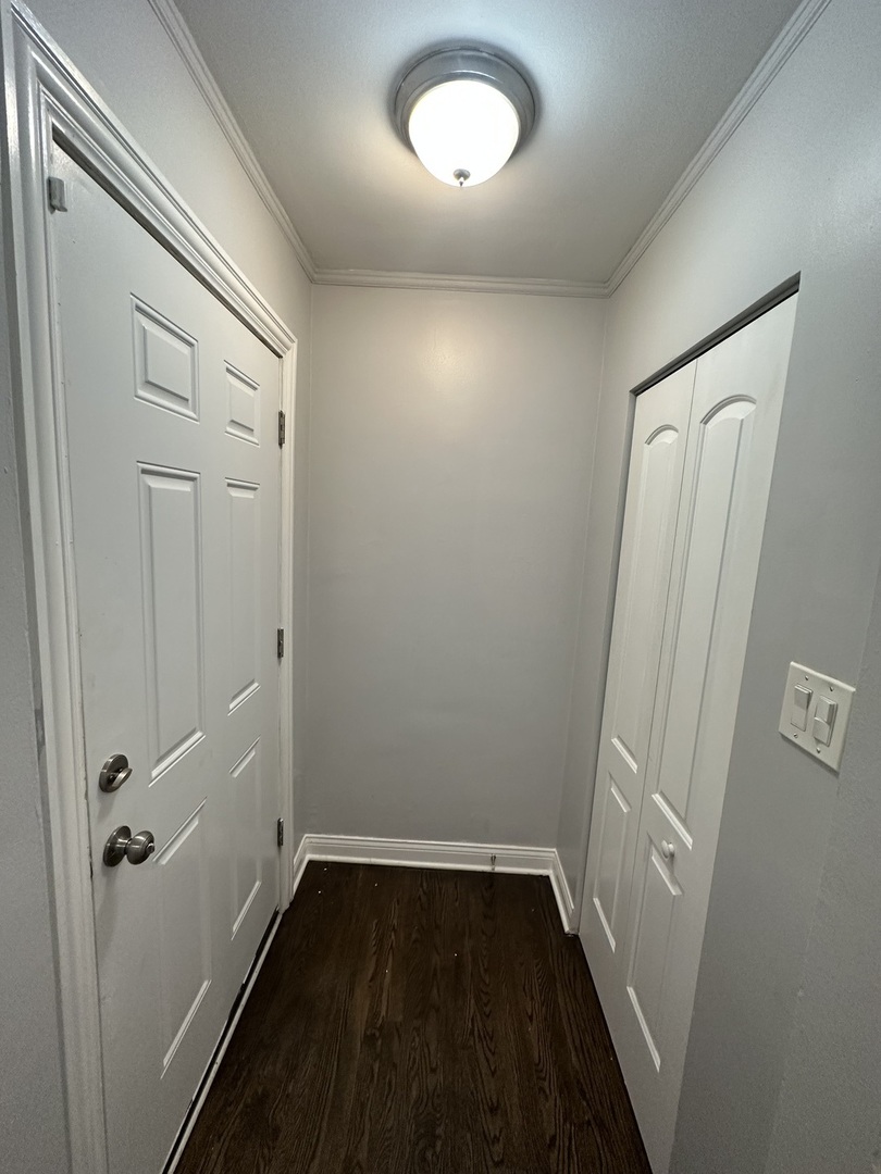 8209 S Prairie Avenue Property Photo 3