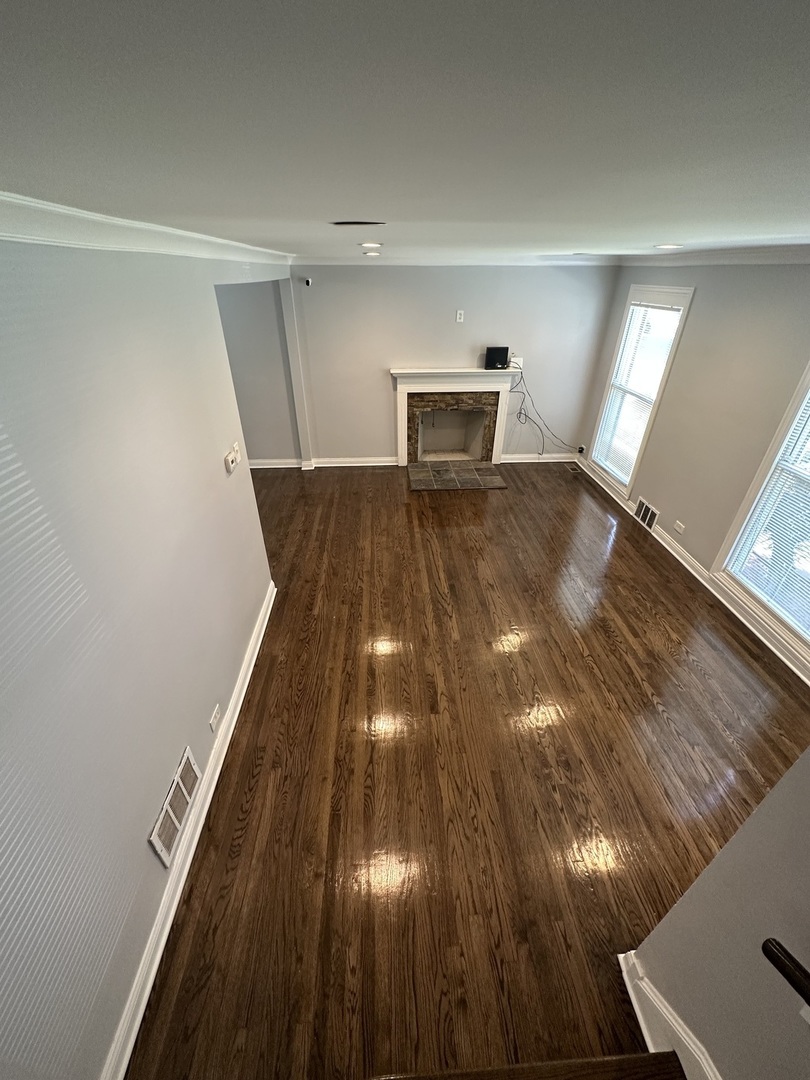 8209 S Prairie Avenue Property Photo 6
