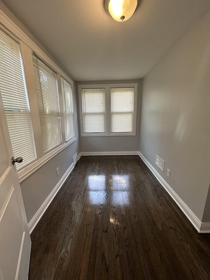 8209 S Prairie Avenue Property Photo 11