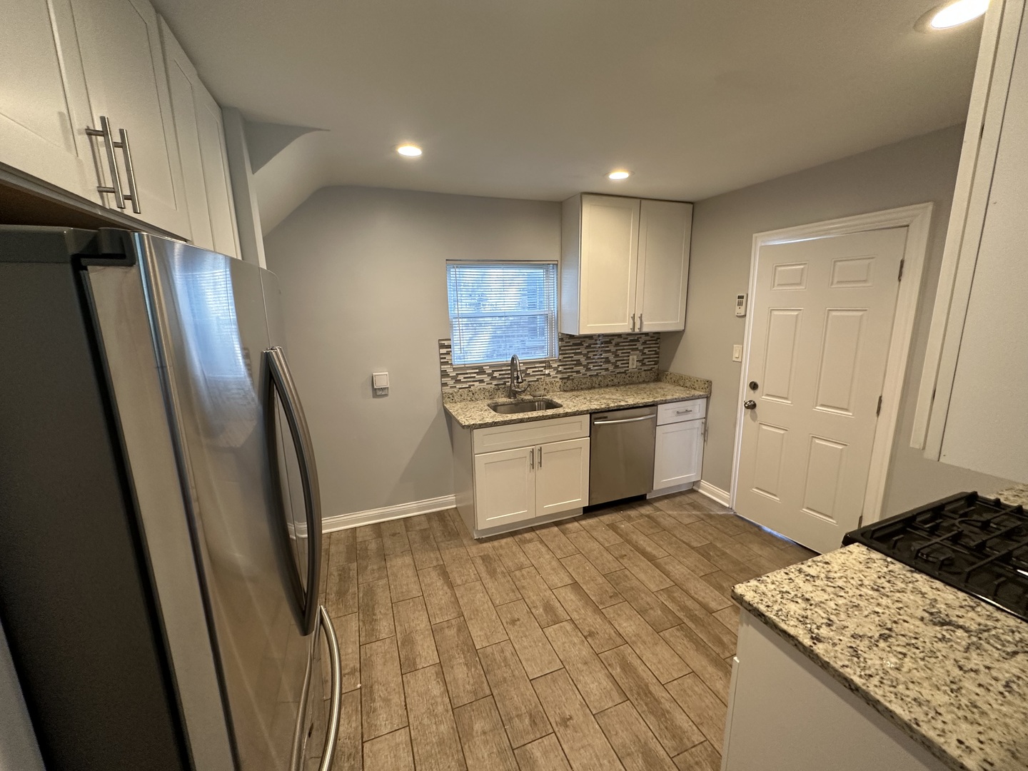 8209 S Prairie Avenue Property Photo 12