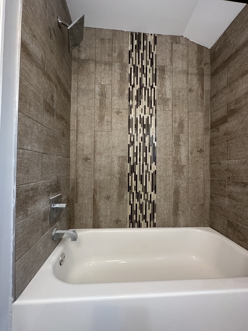 8209 S Prairie Avenue Property Photo 18