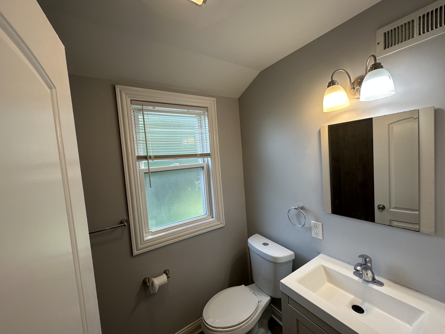 8209 S Prairie Avenue Property Photo 19