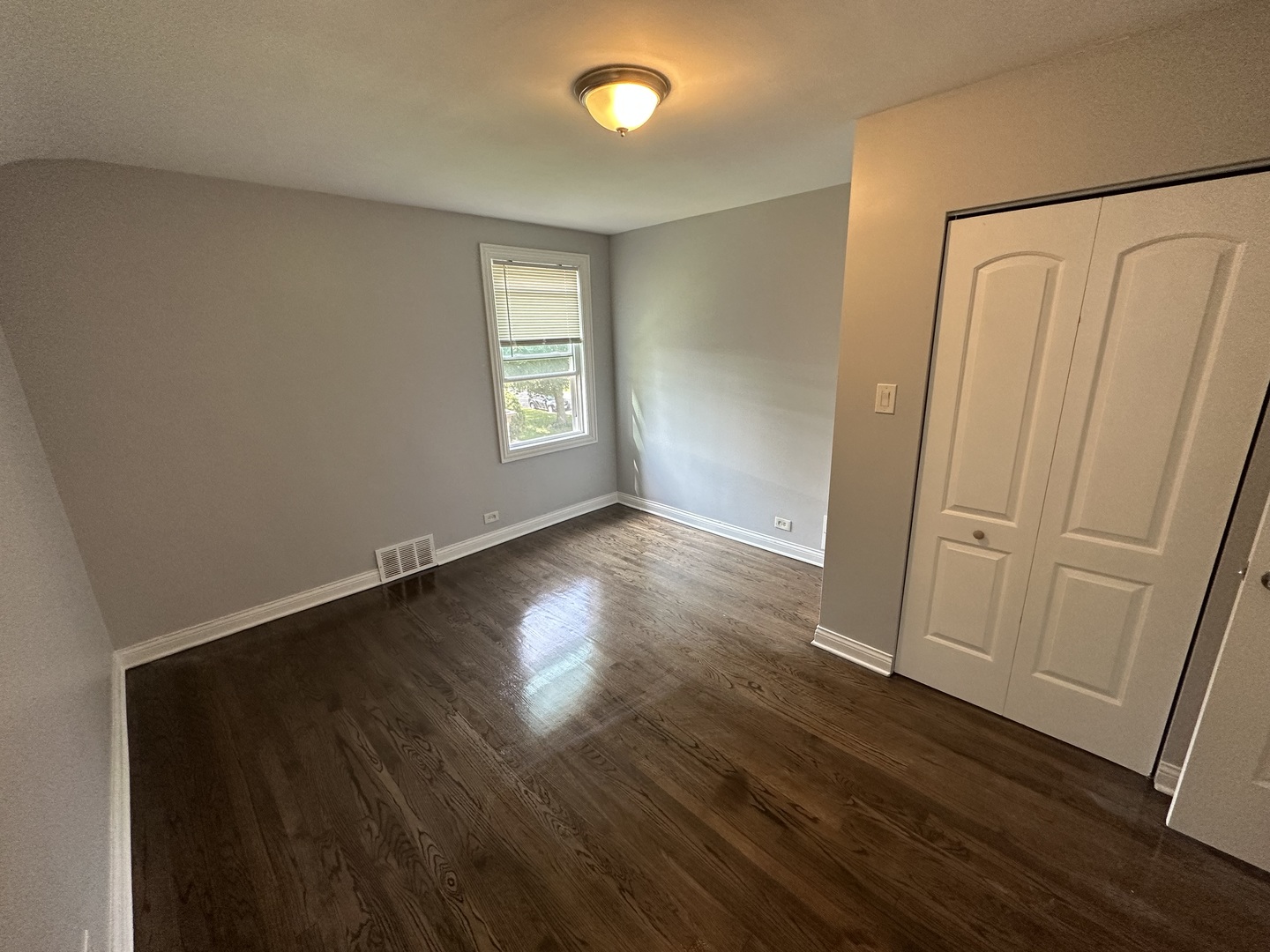 8209 S Prairie Avenue Property Photo 20