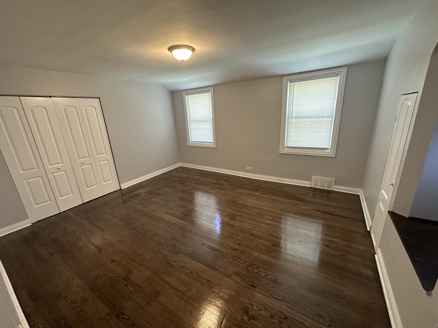8209 S Prairie Avenue Property Photo 21