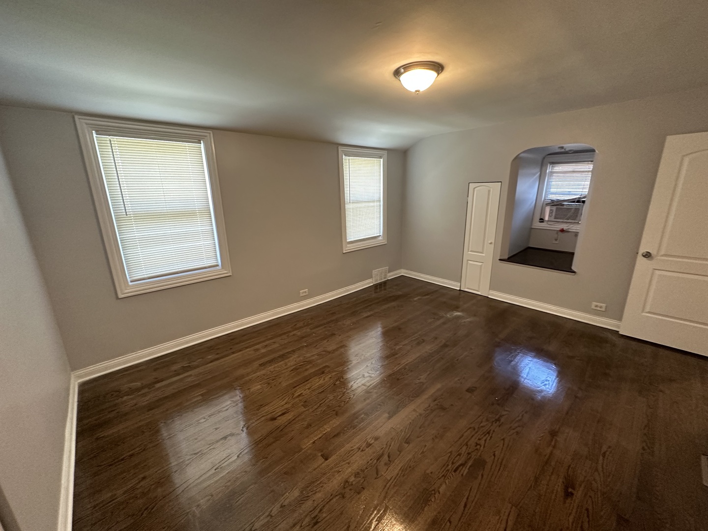 8209 S Prairie Avenue Property Photo 22