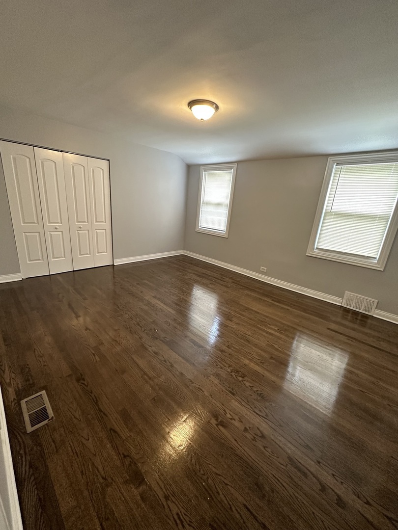 8209 S Prairie Avenue Property Photo 23