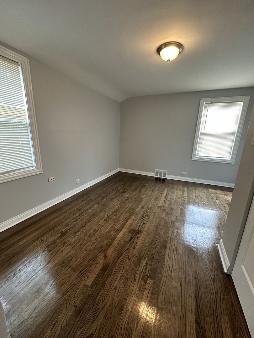 8209 S Prairie Avenue Property Photo 24